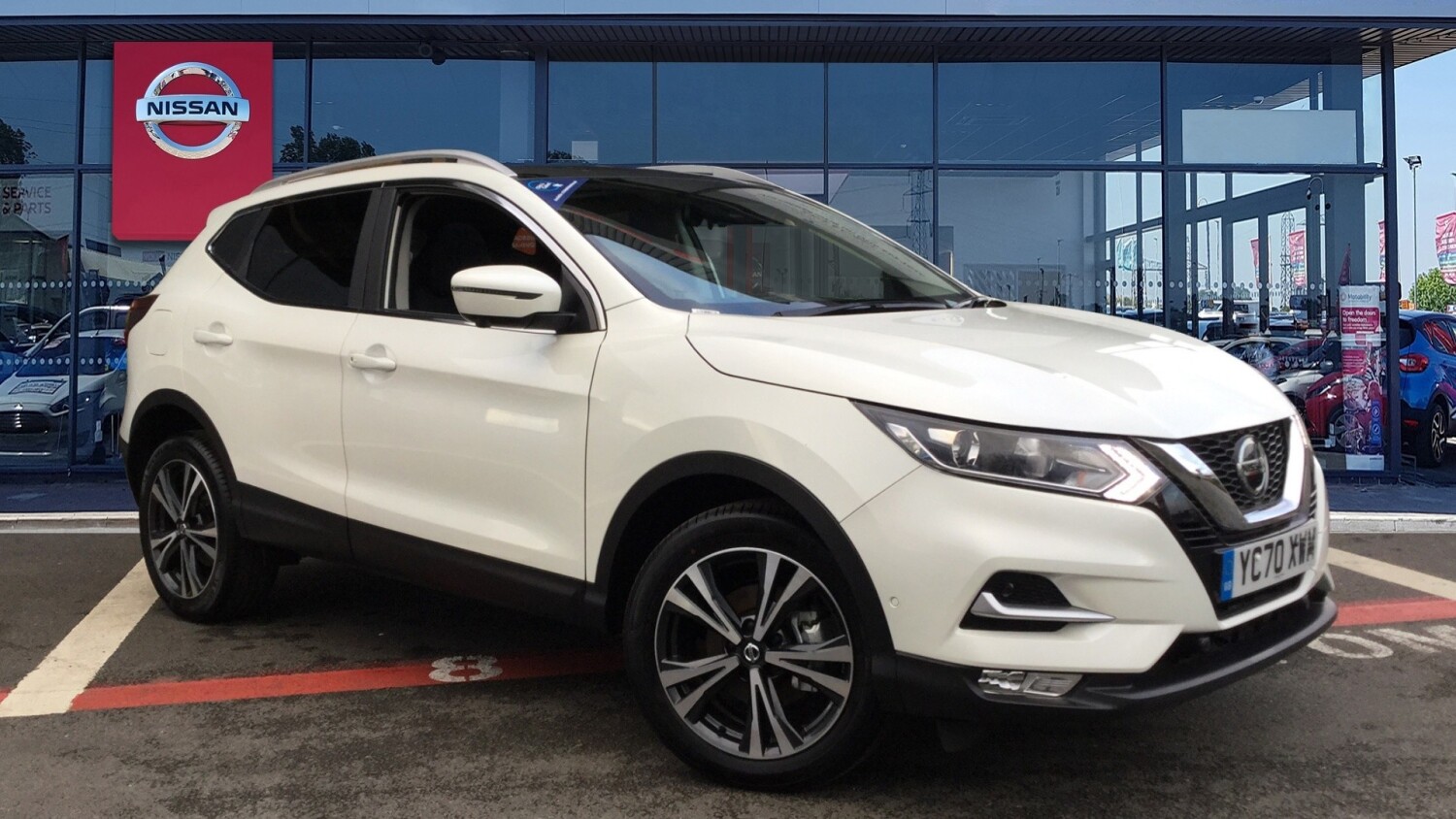 Used Nissan Qashqai 1.3 DiGT 160 NConnecta 5dr DCT [Glass Roof Pack